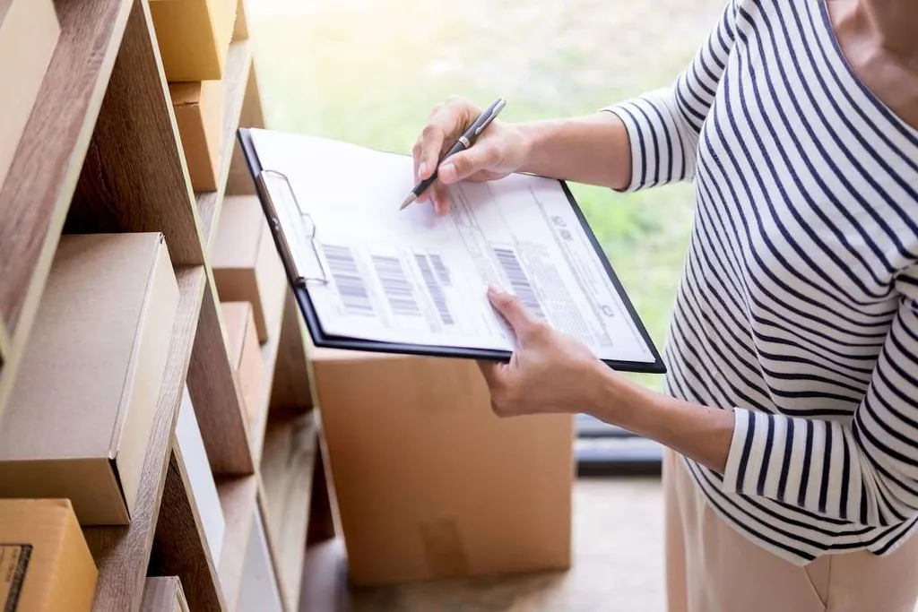 Strategies for Efficient Online Store Inventory Management